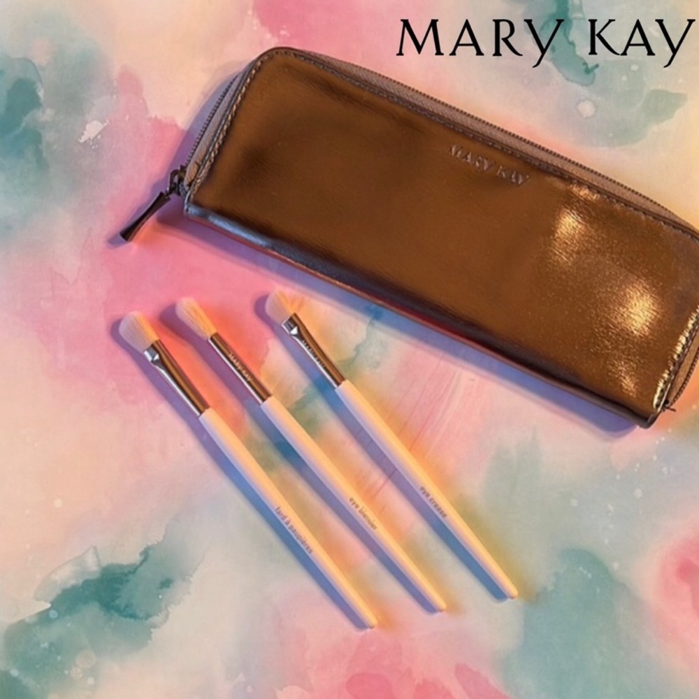 New! Mary Kay Eye Brush Set